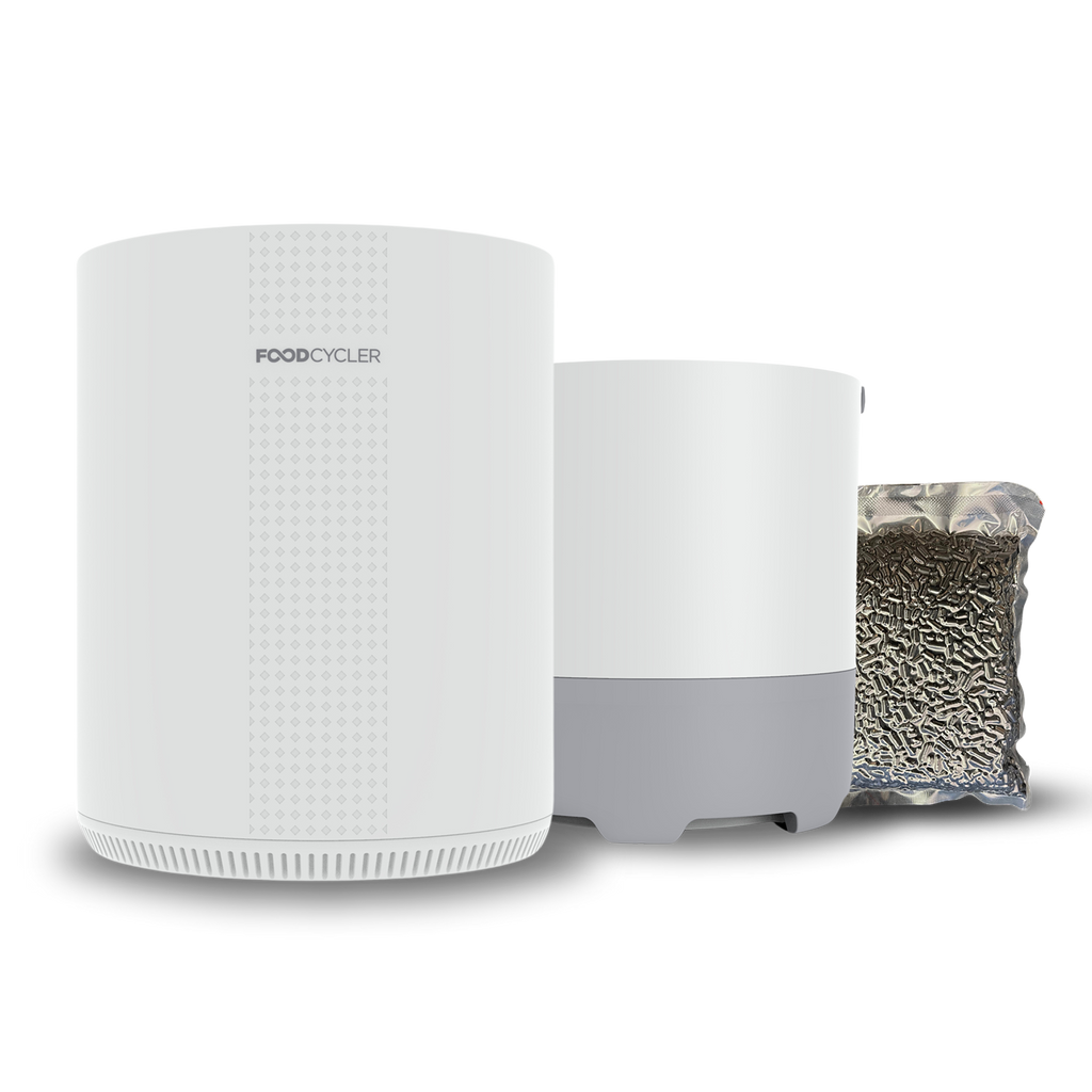 White FoodCycler Eco 3 includes the 3.5L bucket and Carbon Refill